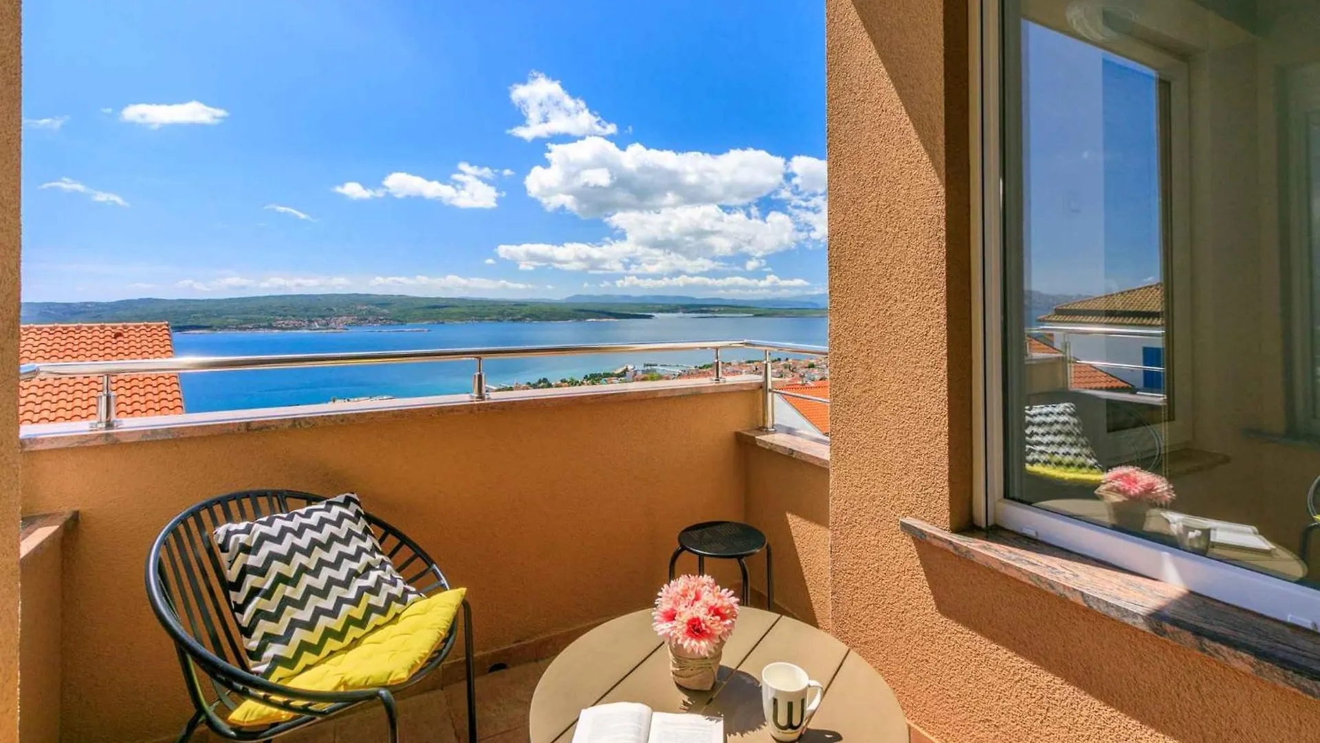 Apartments In Crikvenica 41686 0*,